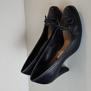 Antonio Melani Black 7.5 Leather Pumps Bow Front Brass Stud Accents Heel Shoe